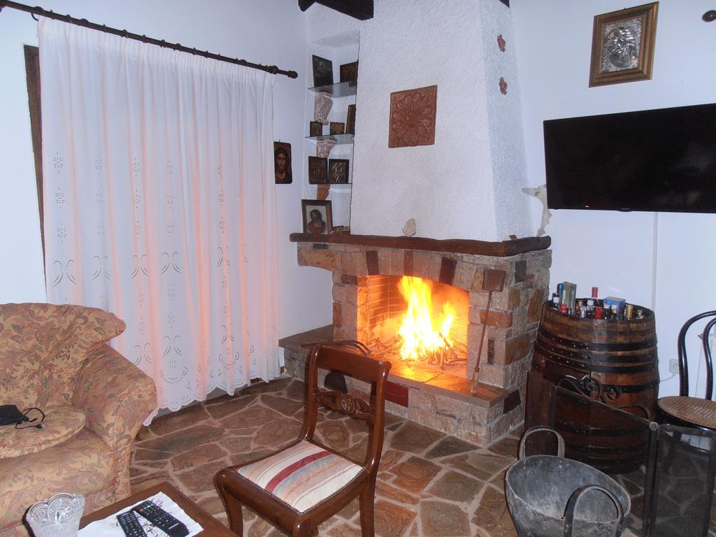 Pontinos Villa Myloi Bagian luar foto
